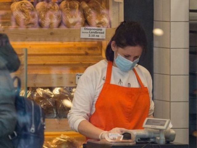 Маските в Гърция вече задължителни и на закрито