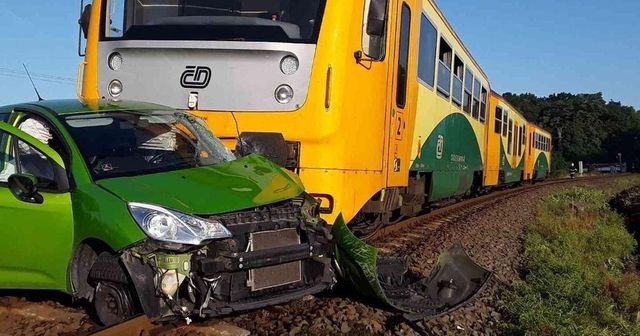 Na Olomoucku se srazil vlak s autem, zranily se dvě ženy