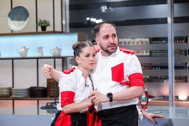 Emisiunea Chefi la cuțite, urmărită aseară de peste 2 milioane de telespectatori. Stelian Nistor și Adriana Stănescu au părăsit competiția