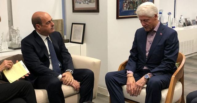 Nicola Zingaretti incontra Bill Clinton a New York: “Sono così felice di vederti, Thank you”