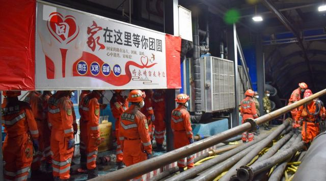 21 Chinese coal miners trapped by underground flood