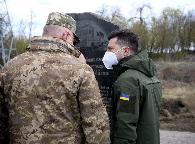 Зеленский пообещал закончить войну в Донбассе до конца его срока
