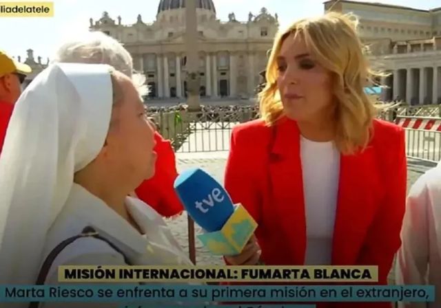 El Consejo de Informativos de TVE carga contra la cobertura de 'La familia de la tele' durante la fumata blanca