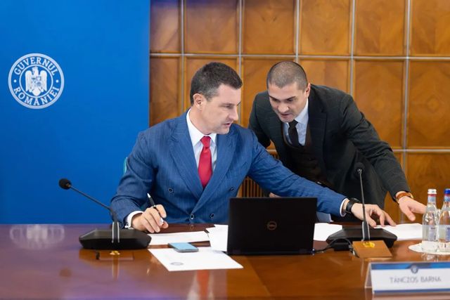 Barna cere demiterea directorilor Salrom și Apele Române