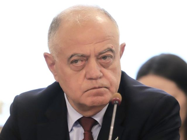 Атанас Атанасов се оттегля като председател на парламентарната Комисия за контрол над службите за сигурност