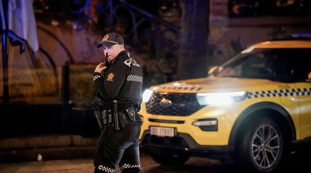 Paura a Oslo: un uomo all'attacco con due coltelli, un ferito