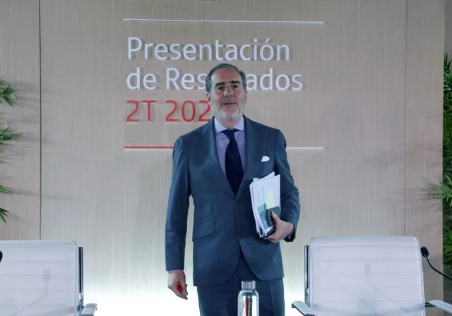 Santander no contempla adquisiciones en España con independencia de la opa de BBVA por Sabadell