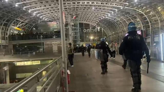 ProPal nella stazione di Porta Susa, tensioni con le forze ordine
