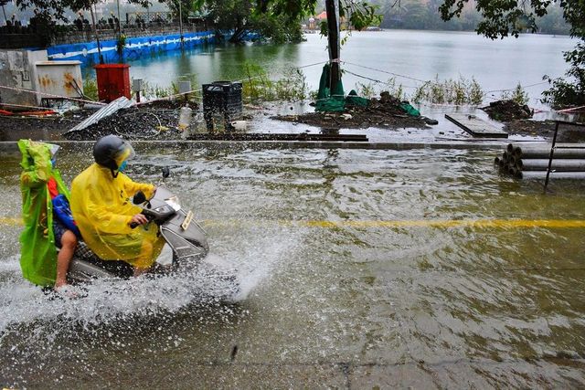 Uddhav Thackeray reviews Maharashtra’s preparedness for heavy rains