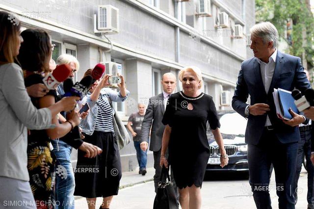 Premierul Dăncilă - vizită la Iași; a fost așteptată de protestatari înainte de CExJ al PSD