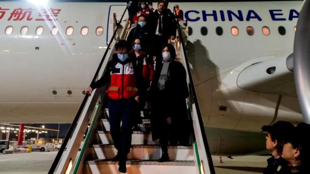 China este sub amenințarea unui nou val de infectări din cauza celor care vin cu Covid-19 din afara țării