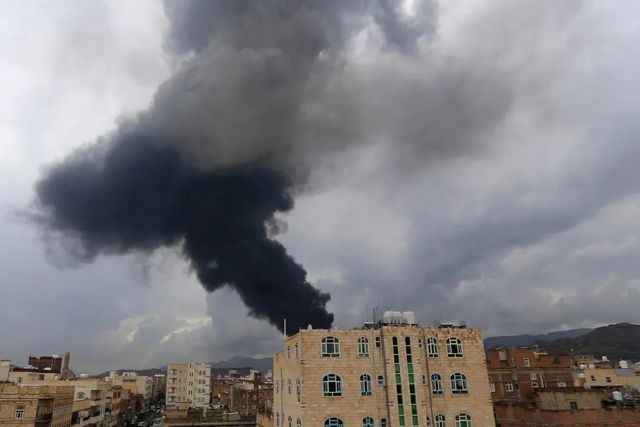 ++ Houthi, raid di Israele sulla capitale dello Yemen ++