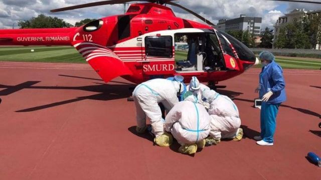 Вертолет SMURD доставил в Бухарест 27-летнюю пациентку из Кишинева