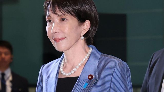 Történelmet írt Japán első női miniszterelnökeként Takaicsi Szanae