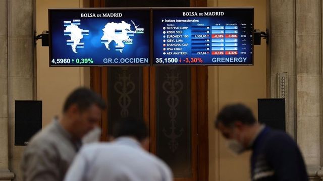 El Ibex se toma un descanso y mantiene los 9.800 puntos