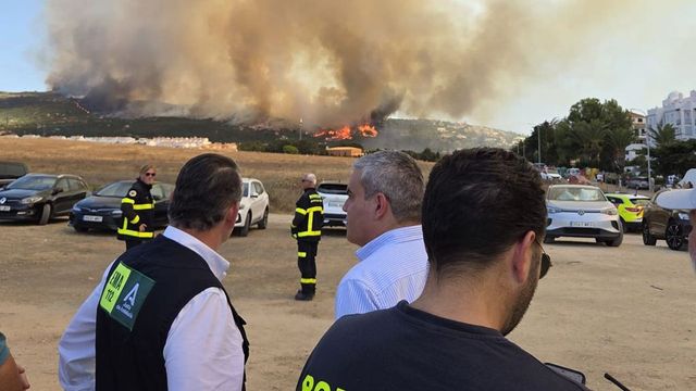 Estabilizado el fuego de Tarifa, que pasa a fase de preemergencia tras el regreso de los desalojados