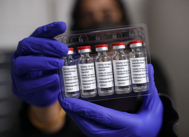 OMS nu recomandă administrarea unui vaccin diferit la rapel față de prima doză