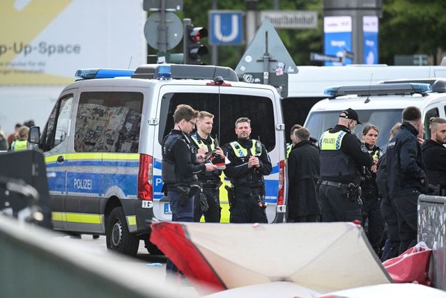 V německém Essenu pobodal žák učitelku a dal se na útěk