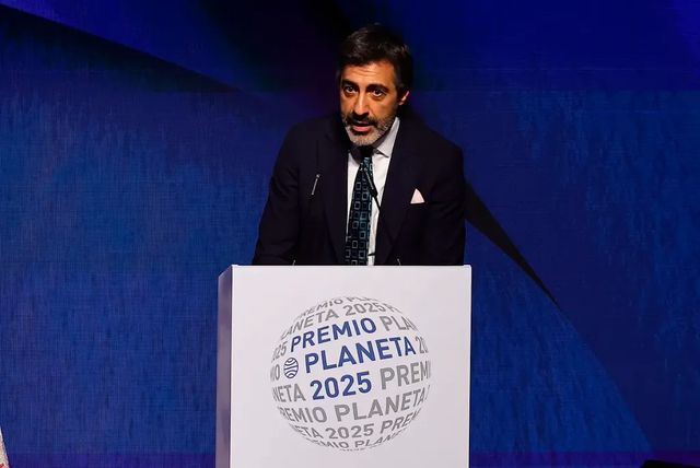 Juan del Val gana el Premio Planeta con una historia de amor