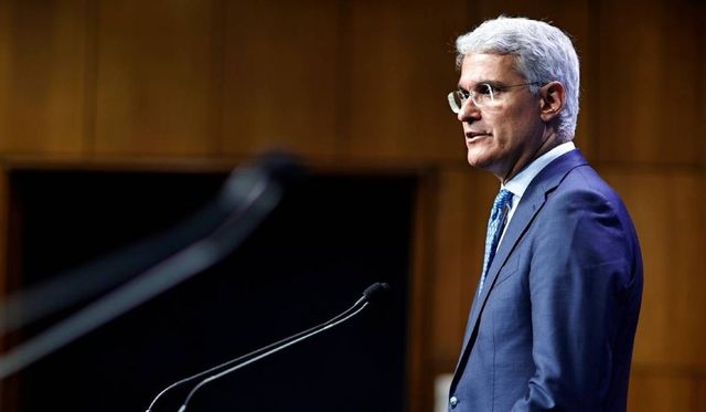 Ministrul Fondurilor Europene Dragoș Pîslaru își publică diplomele, după exemplul premierului Bolojan