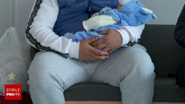 Un cuplu din Gorj și-a vândut bebelușul pentru 7.000 de euro. Cu banii primiți și-au cumpărat o mașină