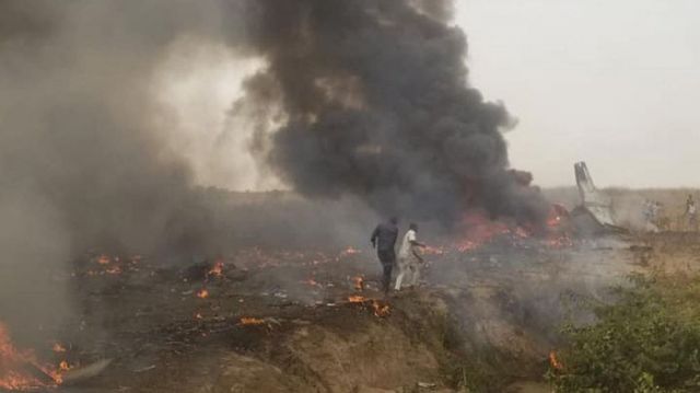 Șapte oameni au murit după ce un avion militar s-a prăbușit în Nigeria