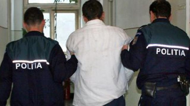 Trei bărbați reținuți pentru că au sechestrat și au violat doi minori în 2013