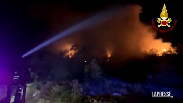 Incendi nel Carso, evacuate 25 famiglie nel goriziano