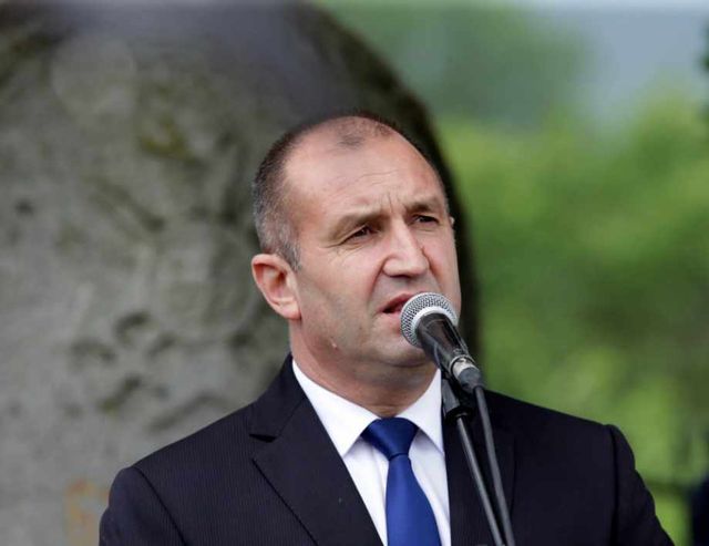 Президентът недоволен, че държавата се управлява чрез нечий телефон