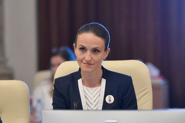 Tamila Andreea Cristescu, fiica lui Radu Cristescu de la PSD, rechemată de Oana Țoiu de la Consulatul din New York