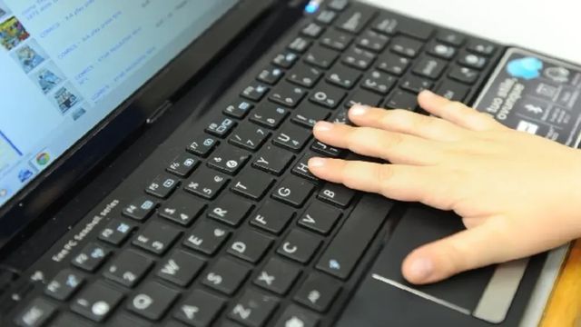 Dall'Ue l'app per la verifica dell'età sui social, primo test anche in Italia