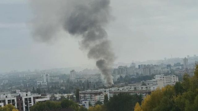 Incendiu în Capitală. 10 echipaje de pompieri au intervenit la fața locului