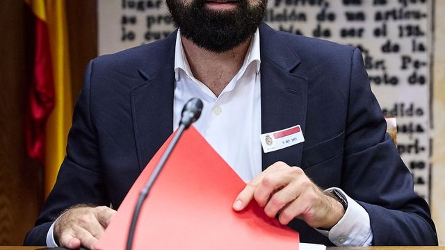 El exgerente del PSOE que pagaba en sobres a Ábalos y Koldo se niega a declarar en la comisión de investigación