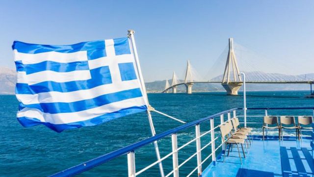 Grecia a anunțat că măștile devin obligatorii și pe feriboturi, după o creștere alarmantă a cazurilor de Covid