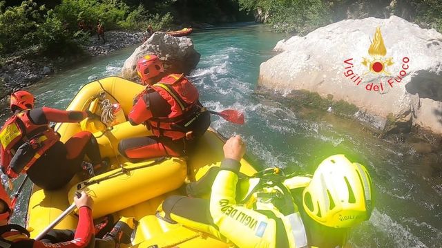 Fa rafting sul fiume Lao in Calabria, ragazza dispersa: ricerche disperate in corso
