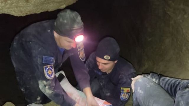 Un tânăr a rămas blocat la 350 de metri adâncime în Peștera Surprizelor din orașul Criuleni