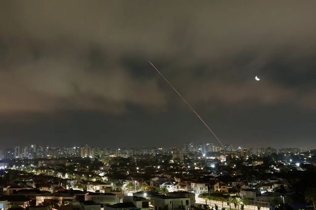 Israelul și Iranul au continuat atacurile după ce Teheranul a anunțat că nu va negocia programul său nuclear sub amenințare