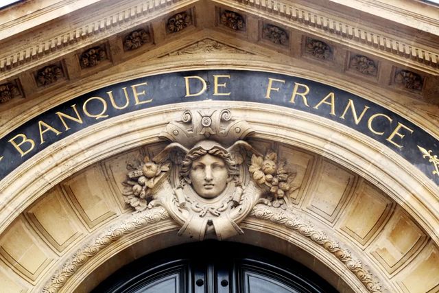 Muzeul Luvru transfera bijuteriile la Banque de France pentru securitate