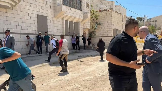 Idf spara in aria durante una visita di diplomatici, anche Ue