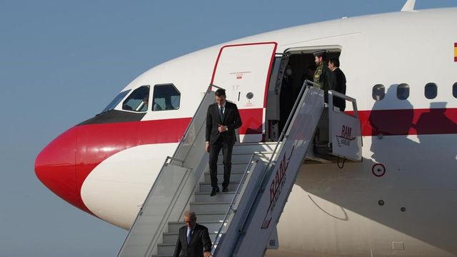 Un problema técnico en el avión oficial obliga a Sánchez a anular su viaje a París