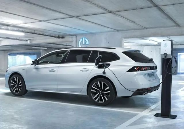 Híbridos enchufables: los coches eléctricos para recorrer largas distancias