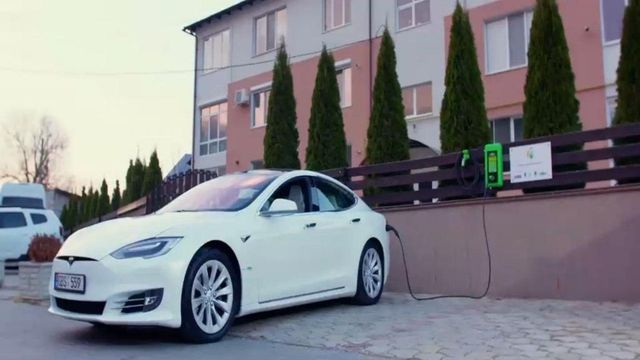 La Chișinău a fost lansată prima stație de încărcare a automobilelor electrice