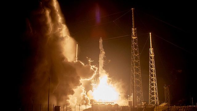 Компания SpaceX потеряла связь с тремя из 60 спутников Starlink