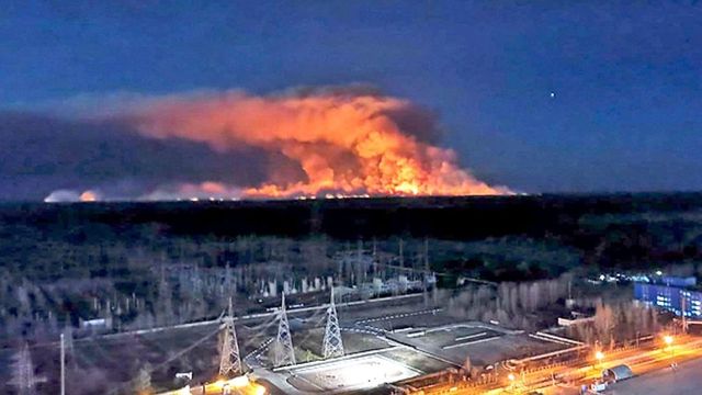 Precizările Agenției de Mediu privind deplasarea norului de fum din zona Cernobîl, Ucraina