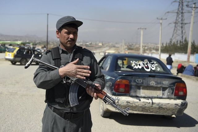 Assalto a un tempio sikh a Kabul, presi 150 ostaggi