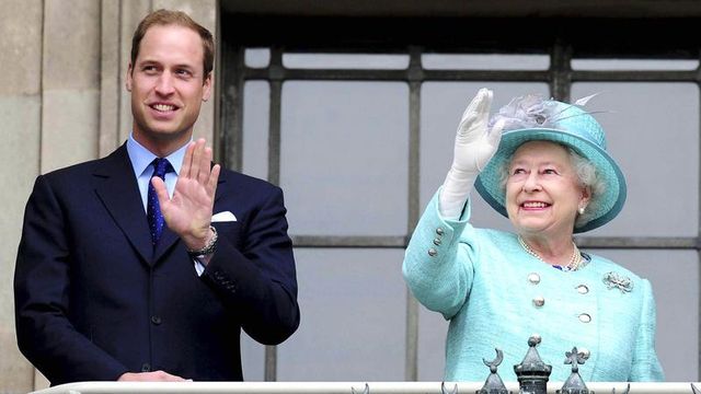 Regina l-a răsplătit pe prințul William cu un nou titlu după plecarea lui Harry