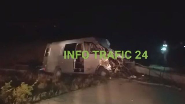 В Румынии микроавтобус с гражданами Молдовы врезался в столб - погиб водитель