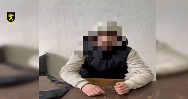 Un tânăr a fost prins de polițiștii din capitală în timp ce punea droguri în ascunzișuri