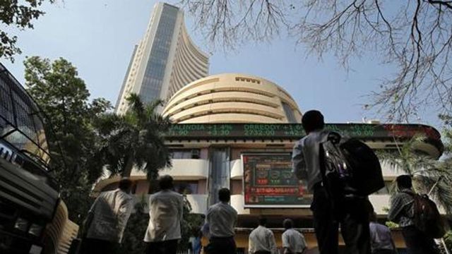 Sensex crashes 624 points, Nifty below 11,000 amid worldwide sell-off