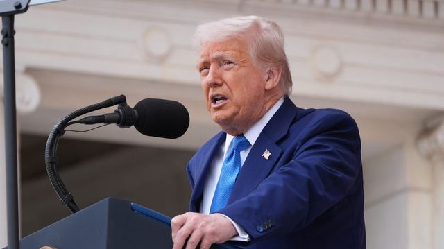Trump szerint Putyin a tűzzel játszik
